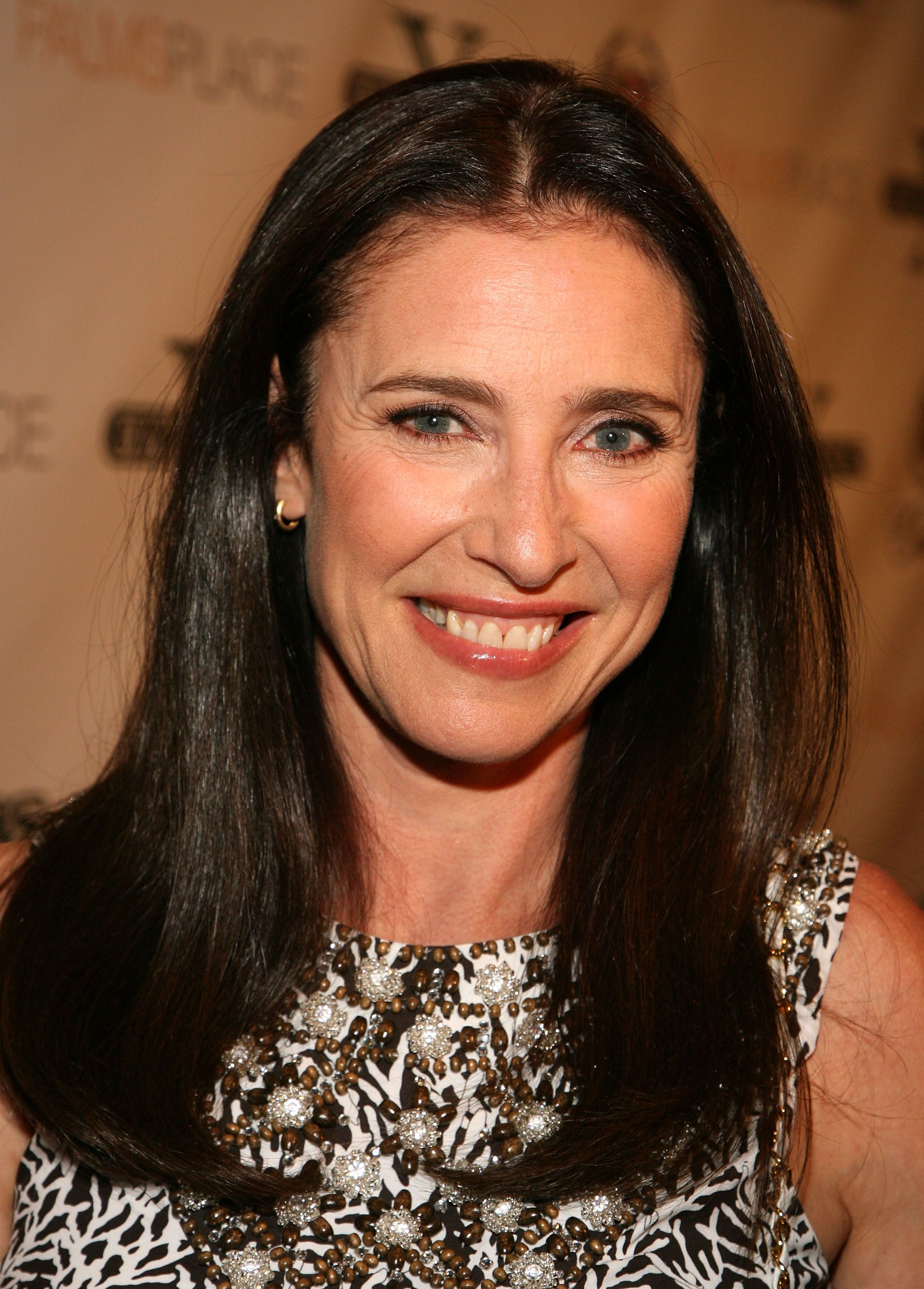 How tall is Mimi Rogers?